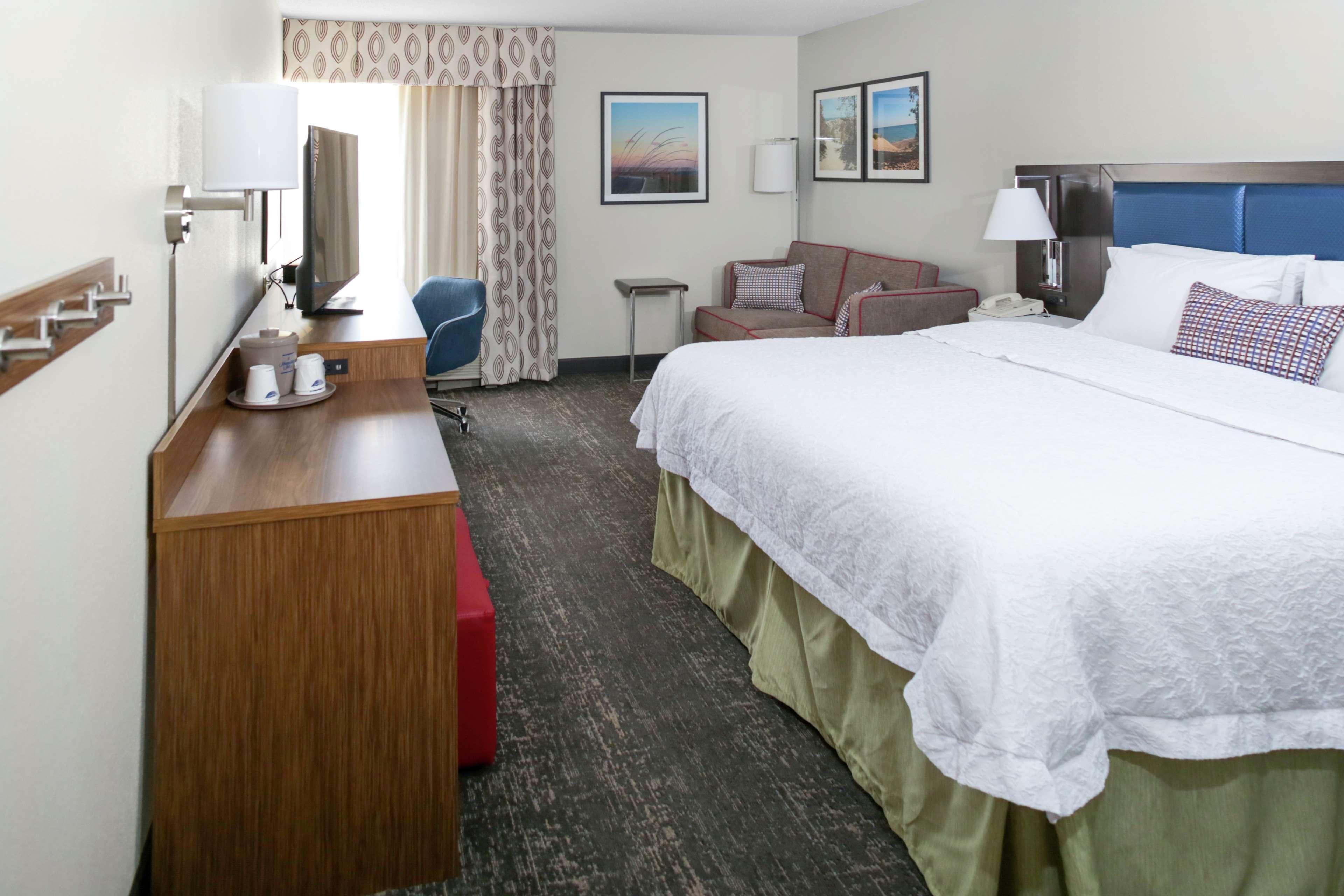 Hampton Inn Портедж Экстерьер фото