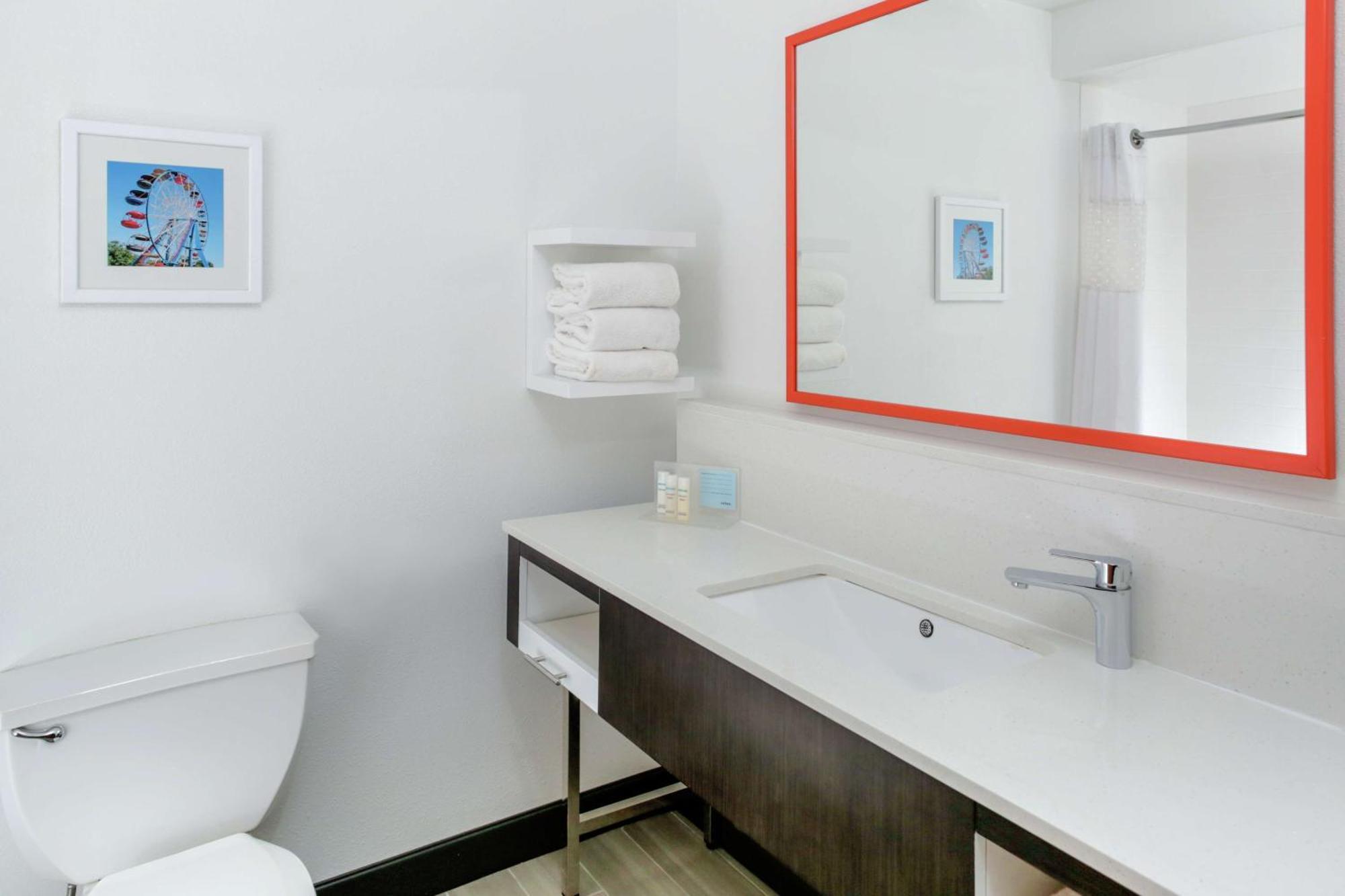 Hampton Inn Портедж Экстерьер фото