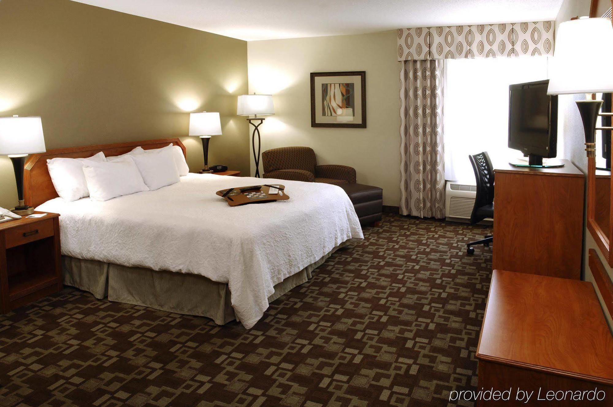 Hampton Inn Портедж Экстерьер фото