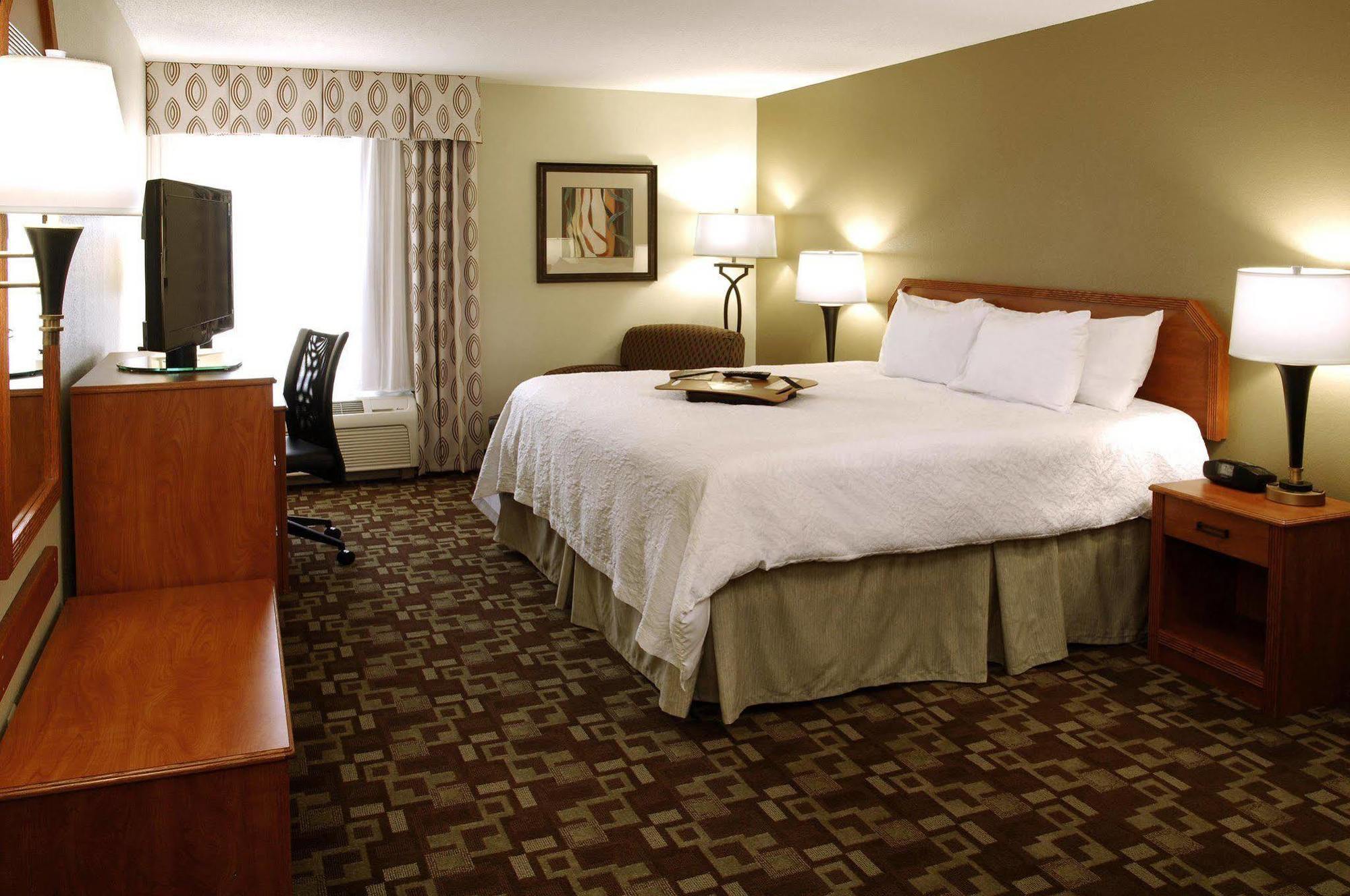 Hampton Inn Портедж Экстерьер фото