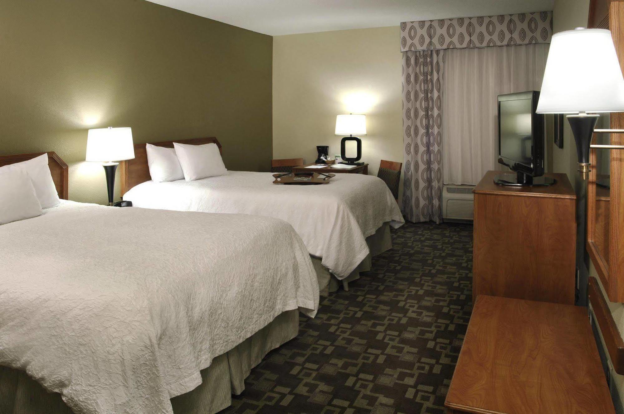 Hampton Inn Портедж Экстерьер фото