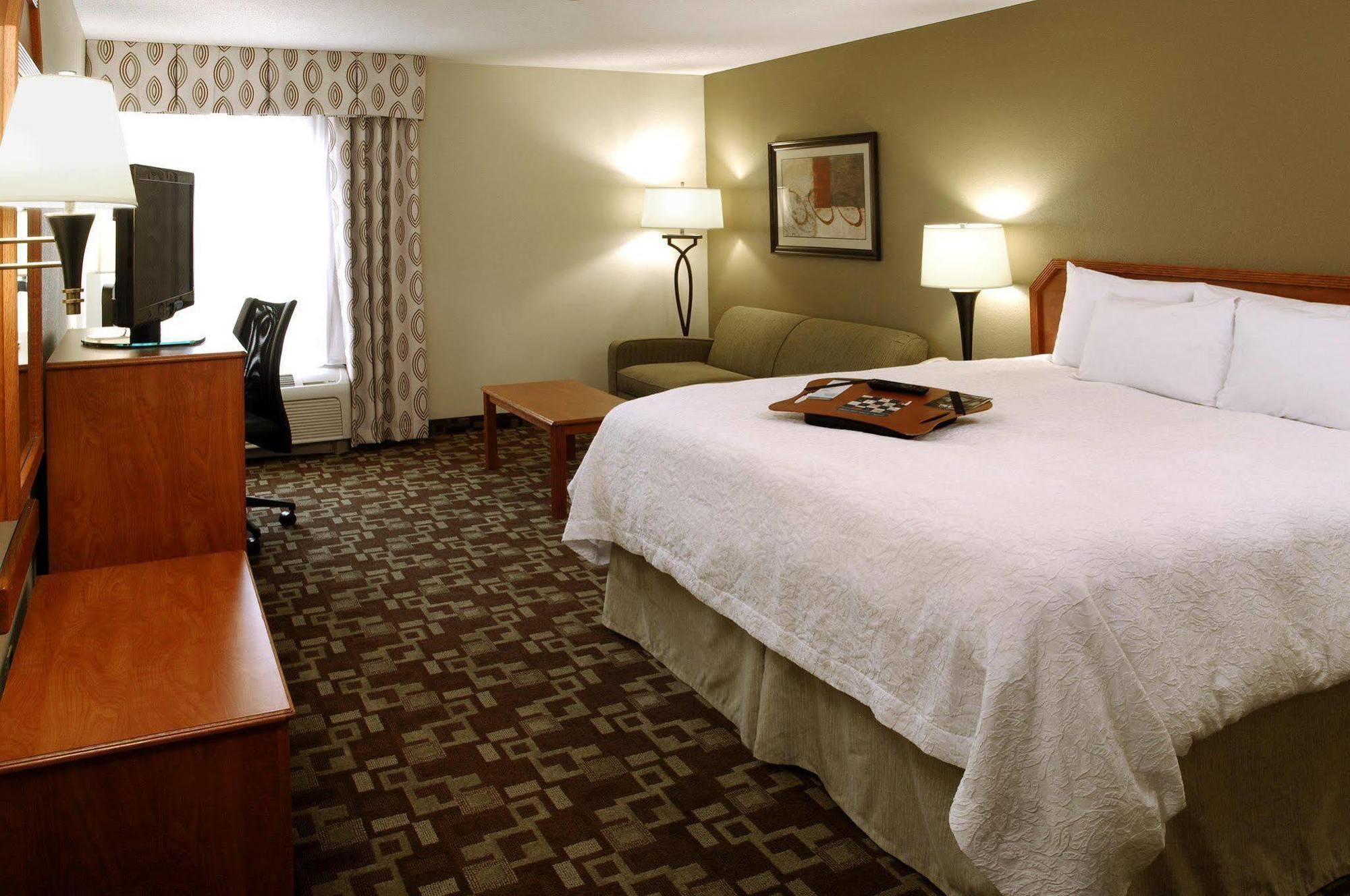 Hampton Inn Портедж Экстерьер фото
