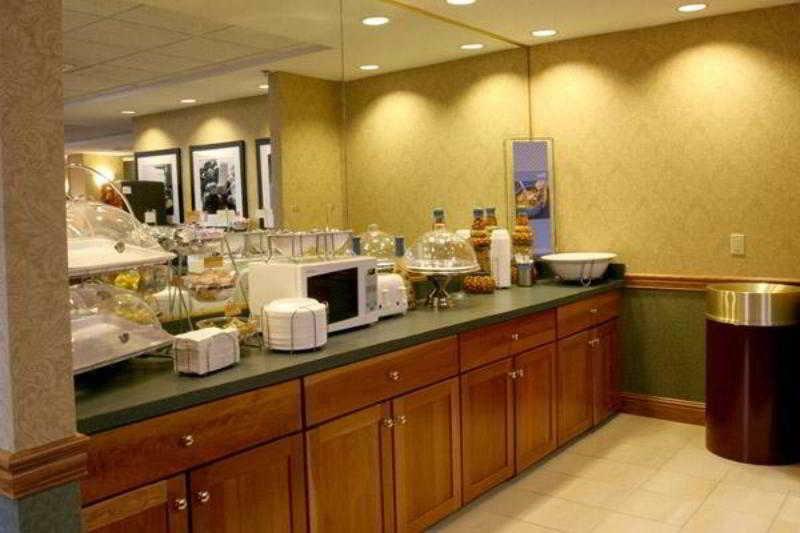 Hampton Inn Портедж Экстерьер фото